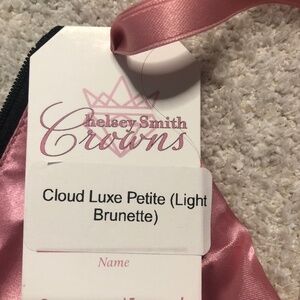 Chelsey Smith Cosmetics Cloud light brunette petite